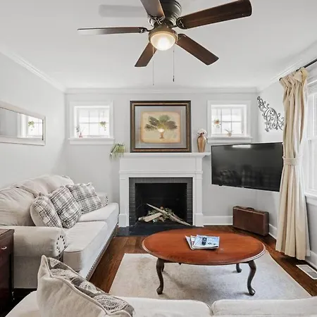 Private House + Yard Central Location To All Rva